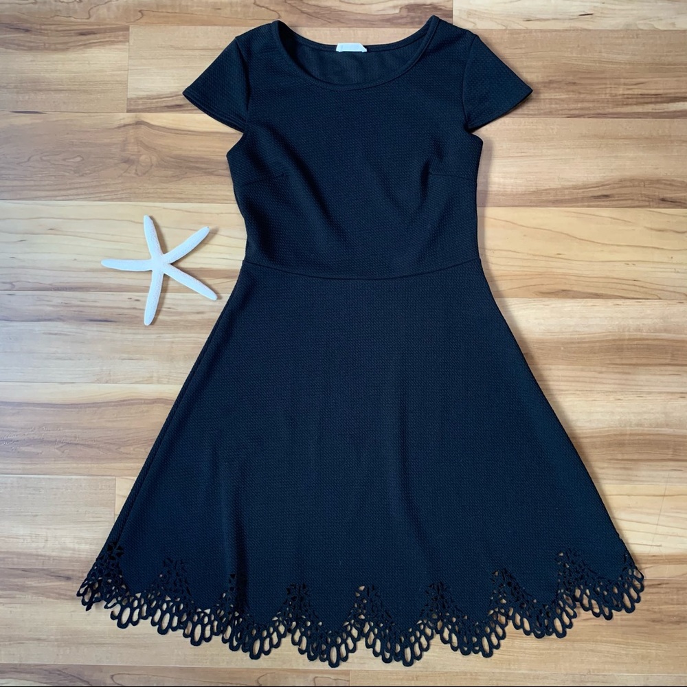 Peach Royal Women’s Laser Cut Hem Black Dress, Medium